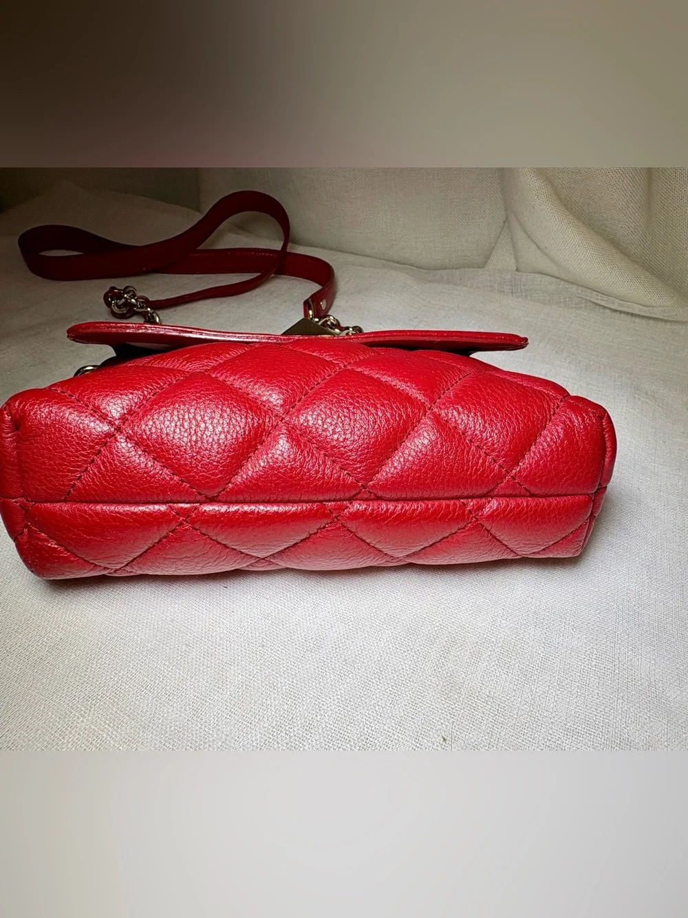 Kate Spade CherryRed Quilted Leather Crossbody Bag Gold Turnlock Chain Strap Y2K